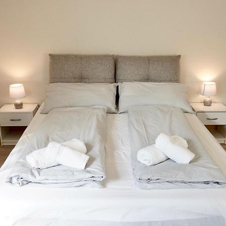 Bright Studio Apartment With Free Private Parking メラーノ エクステリア 写真