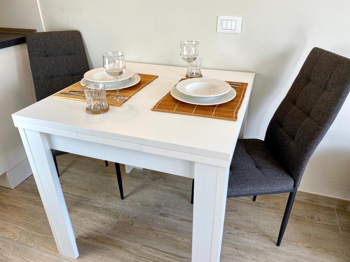 Bright Studio Apartment With Free Private Parking メラーノ エクステリア 写真