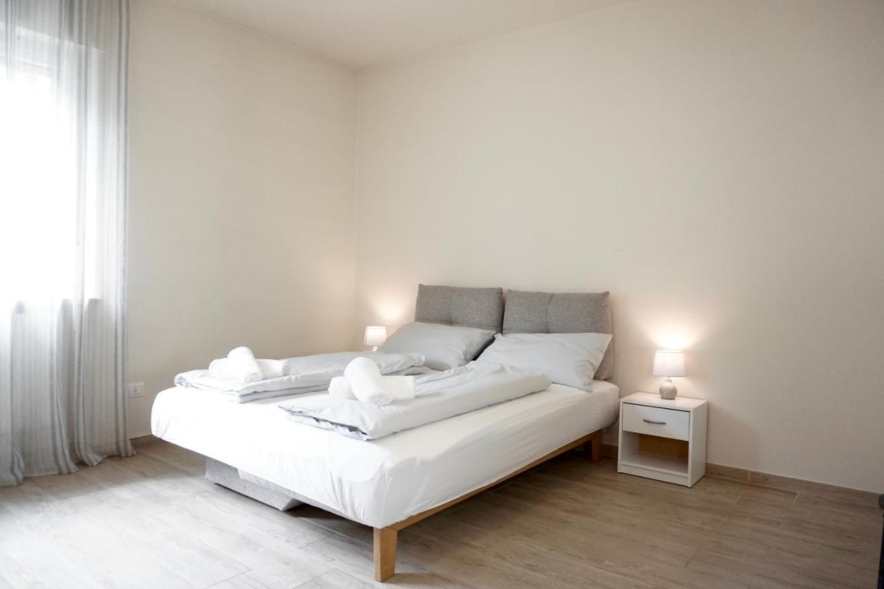 Bright Studio Apartment With Free Private Parking メラーノ エクステリア 写真